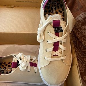Brand new.. Sperrys. Girls sz 6- fits women sz 8